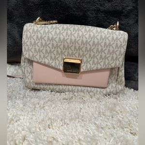 Michael Kors crossbody purse 🩷🩷